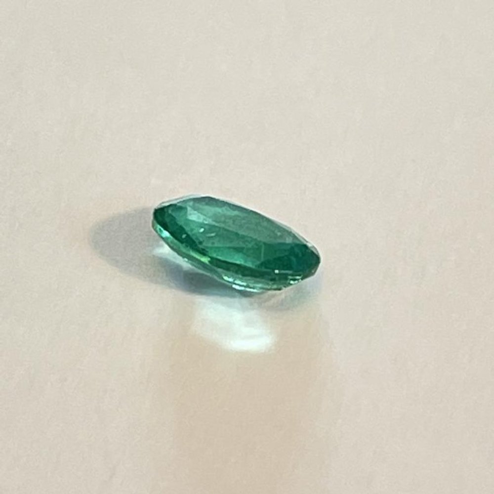 Excellent Vivid Natural Beryl Emerald 0.60 carats - Picture 4 of 10